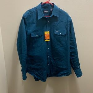 Worn once. Wrangler cowboy cut work shirt. XL. Blue.